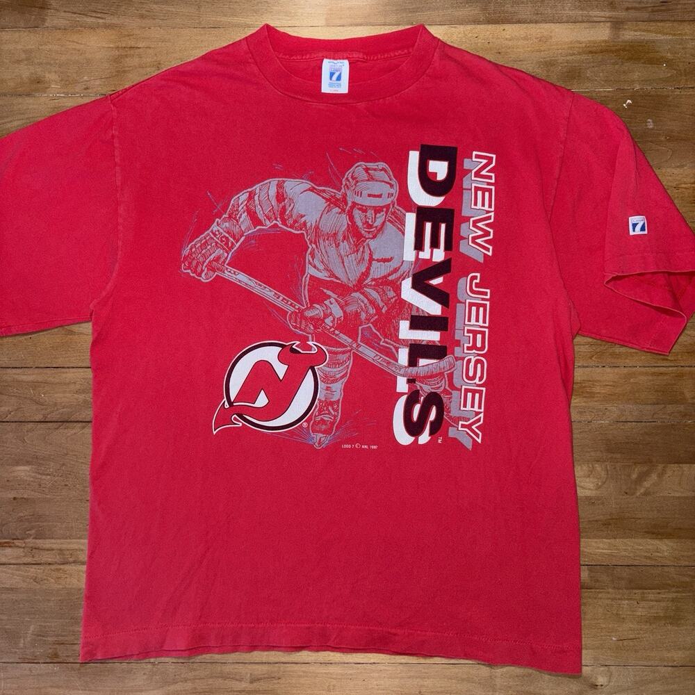 Vintage New Jersey Devils logo NHL Hockey logo 7 T-Shirt 90s Sports Big Graphic